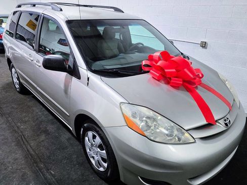 Used 2010 Toyota Sienna LE FWD image 39