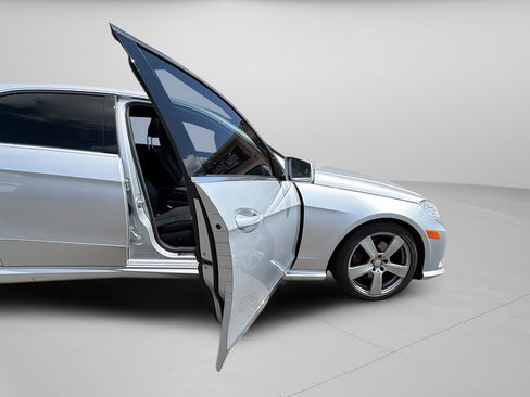 Used 2010 Mercedes-Benz E 350 Sedan image 32