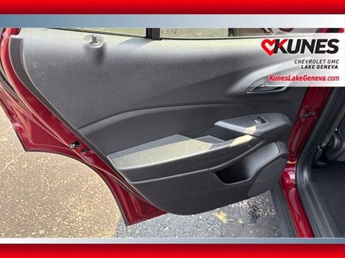 Used 2025 Chevrolet Trax LT w/ LT Convenience Package FWD image 17