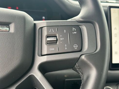 Used 2025 Land Rover Defender 130 X-Dynamic SE image 29