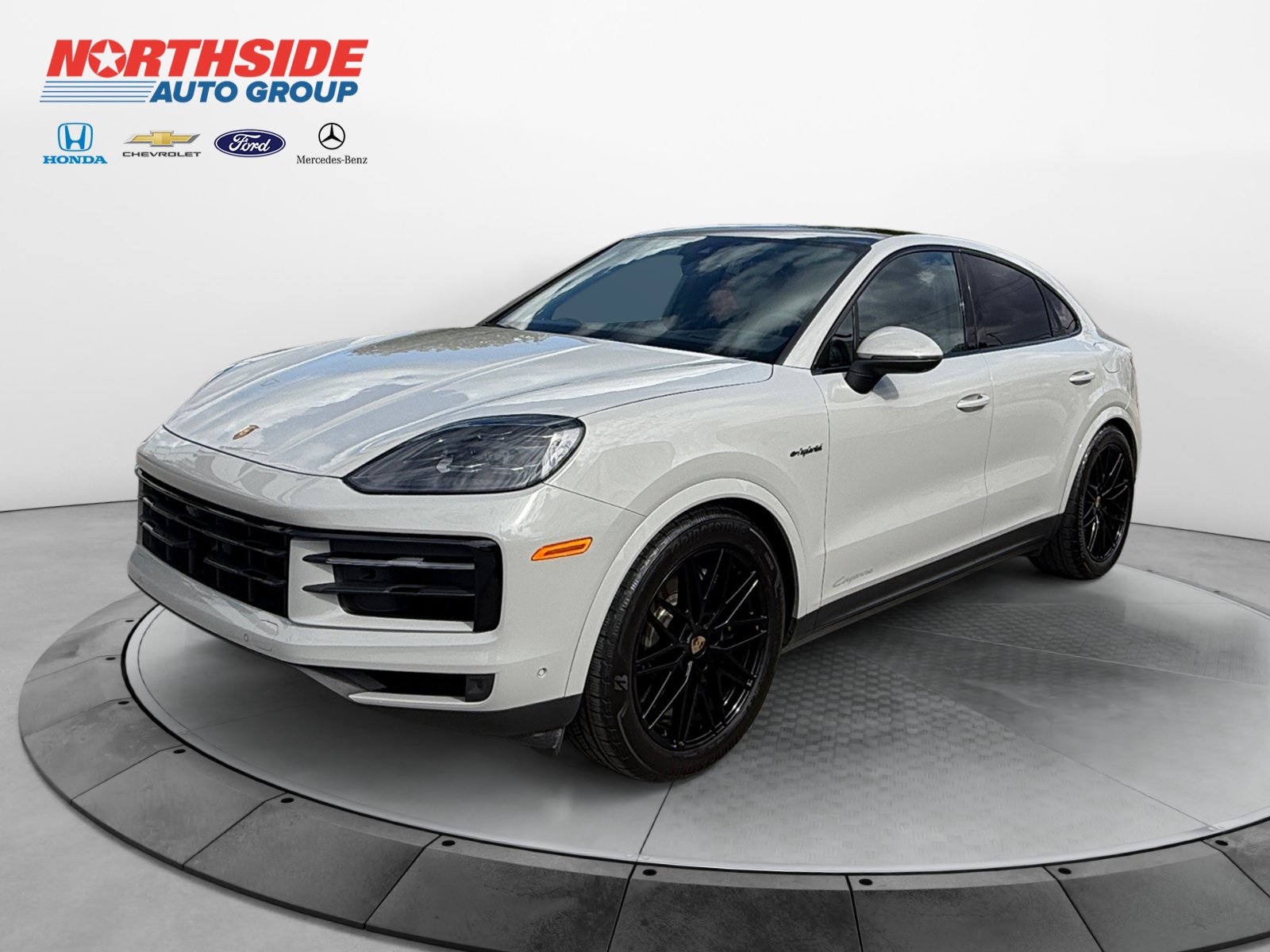 Used 2024 Porsche Cayenne Coupe AWD/4WD image 3