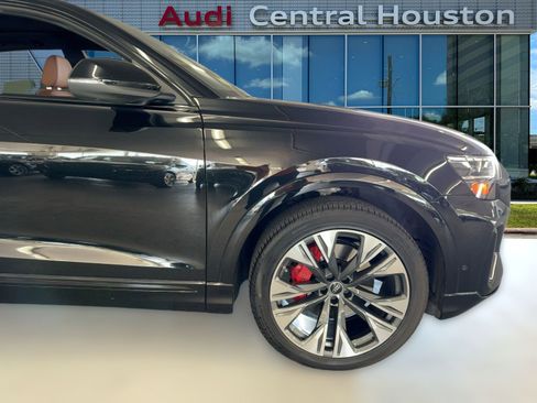 Used 2024 Audi Q8 Premium w/ Black Optic Package image 12