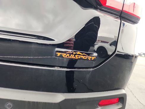 Used 2025 Honda Pilot TrailSport image 13