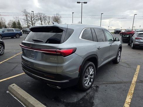 Used 2025 Buick Enclave Preferred image 2