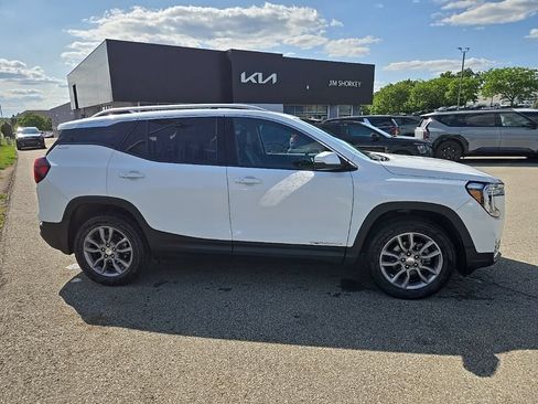 Used 2024 GMC Terrain SLT AWD/4WD image 2