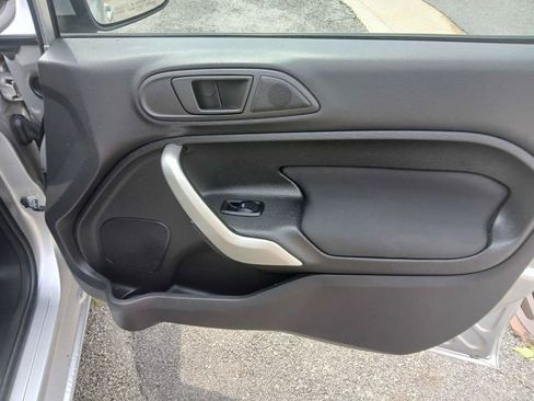 Used 2011 Ford Fiesta SE w/ 203A Rapid Spec Order Code FWD image 12