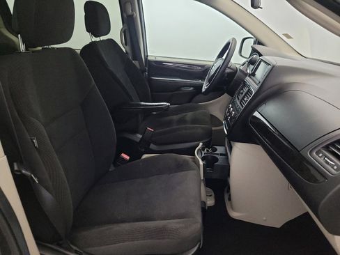 Used 2018 Dodge Grand Caravan SE image 21