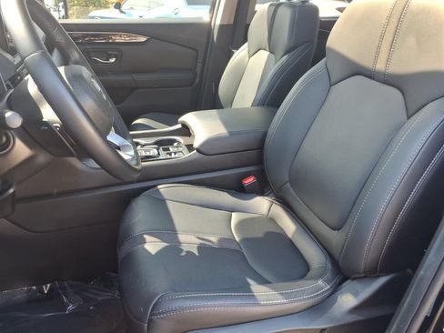 Used 2025 Honda Pilot Touring image 15