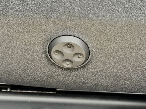 Used 2025 Mercedes-Benz GLC 300 image 27