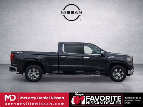 Used 2022 GMC Sierra 1500 SLT AWD/4WD image 6