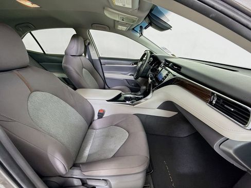 Used 2018 Toyota Camry LE image 27