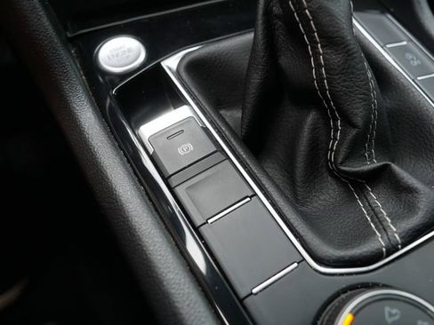 Certified 2024 Volkswagen Taos SE image 34