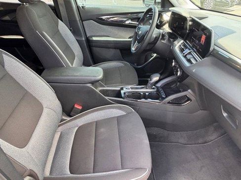 Used 2024 Chevrolet TrailBlazer LT w/ Convenience Package AWD/4WD image 12
