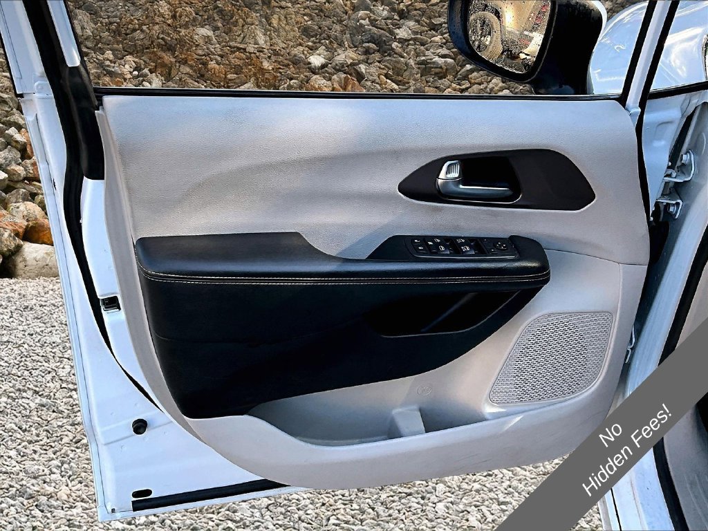 Used 2021 Chrysler Voyager Lxi FWD image 20