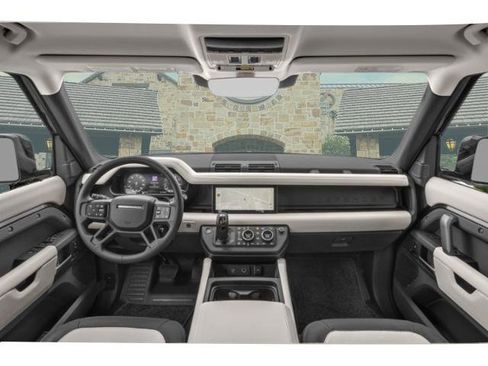 Used 2024 Land Rover Defender 110 X-Dynamic SE image 8
