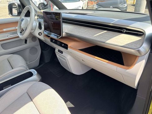 Certified 2025 Volkswagen ID. Buzz 1st Edition RWD image 30