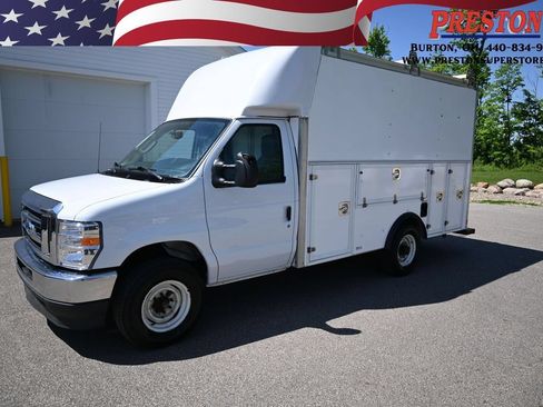Used 2022 Ford E-350 and Econoline 350 Super Duty w/ Power Windows & Locks Group RWD image 1