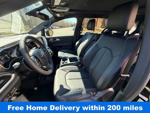 New 2026 Chrysler Pacifica Select image 15