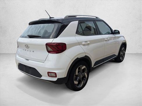 Used 2023 Hyundai Venue Limited FWD image 5