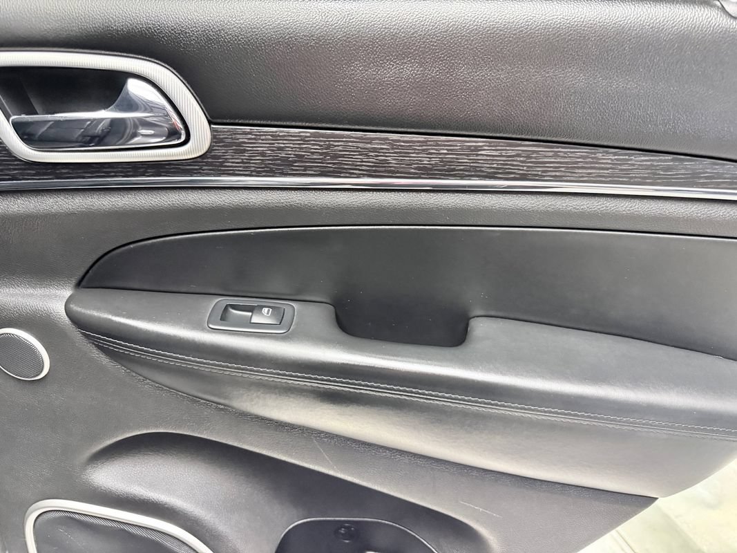 Used 2018 Jeep Grand Cherokee Summit AWD/4WD image 17