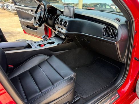 Used 2018 Kia Stinger GT2 image 16