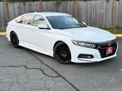 Used 2019 Honda Accord Sport image 2