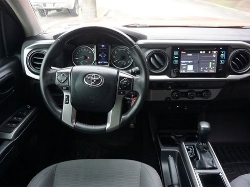 Used 2017 Toyota Tacoma SR5 image 5