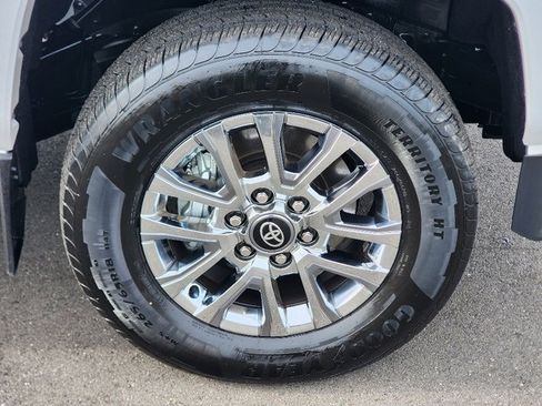 Used 2025 Toyota Tacoma Limited image 9