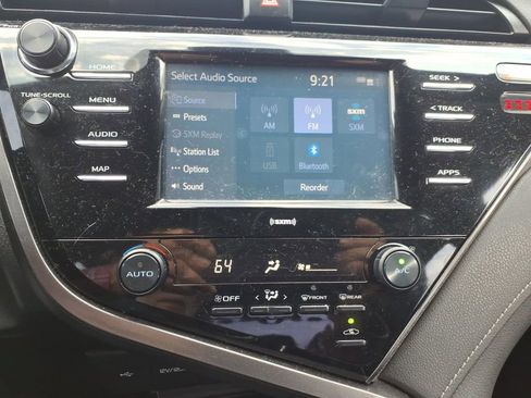 Used 2020 Toyota Camry SE image 14