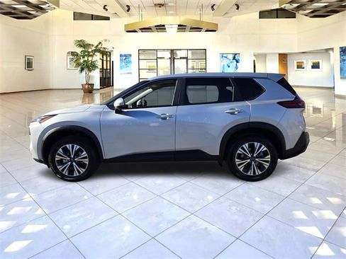 Used 2023 Nissan Rogue SV image 4