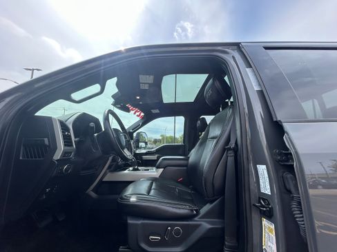 Used 2018 Ford F150 Lariat w/ Equipment Group 502A Luxury AWD/4WD image 7