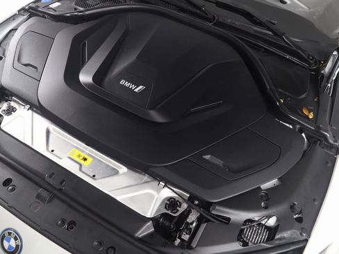 Used 2022 BMW i4 eDrive40 w/ M Sport Package image 21