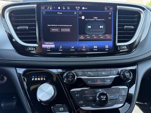 Used 2024 Chrysler Pacifica Touring FWD image 37