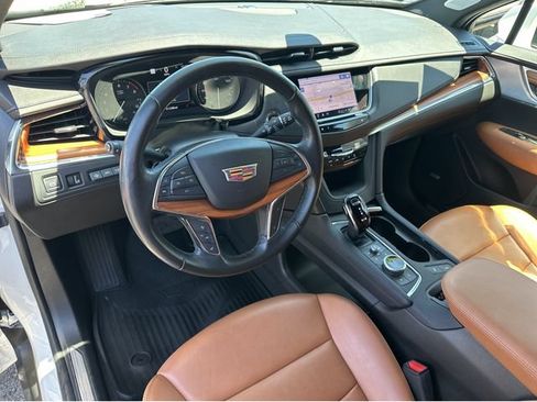 Used 2023 Cadillac XT5 Premium Luxury w/ Technology Package FWD image 6
