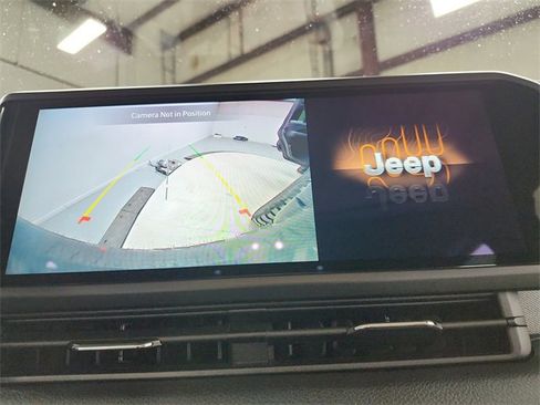 Used 2024 Jeep Wrangler Willys image 27