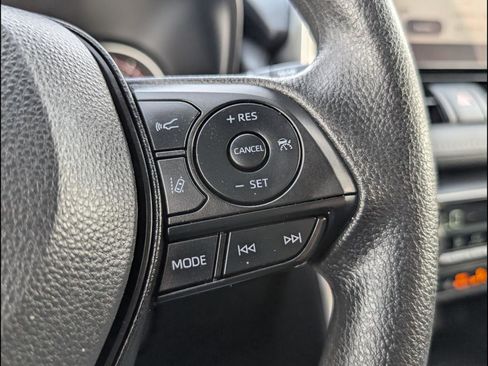 Used 2025 Toyota RAV4 XLE image 20