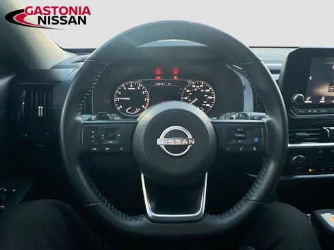 Used 2024 Nissan Pathfinder SV image 14