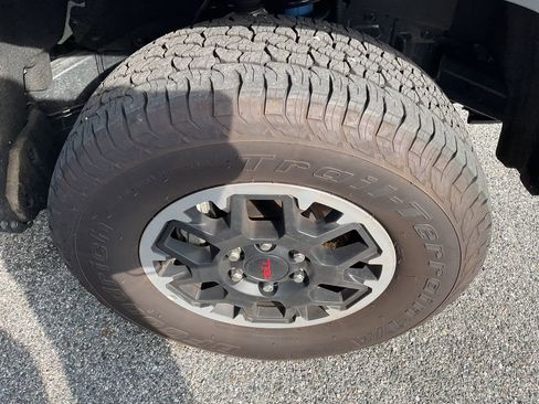 Used 2025 Toyota Tacoma TRD Off-Road AWD/4WD image 11