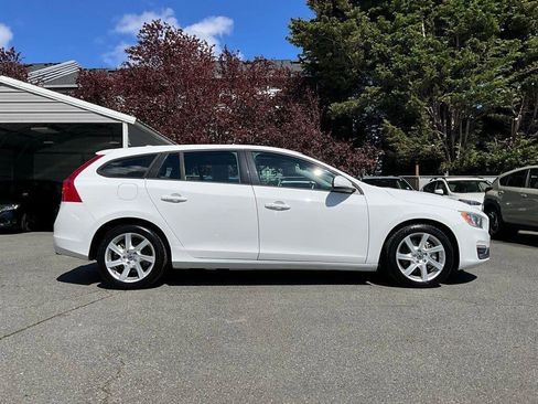 Used 2015 Volvo V60 T5 AWD/4WD image 9