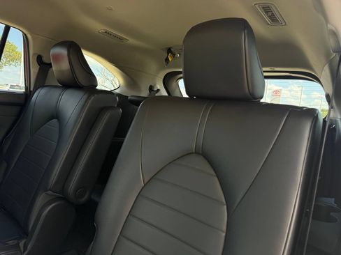 Used 2023 Toyota Highlander XLE FWD image 20