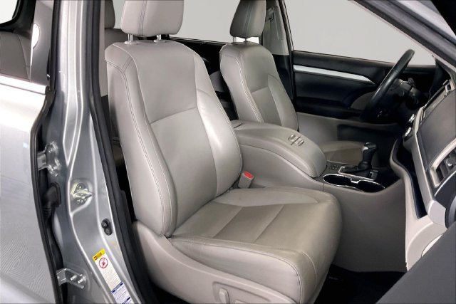 Used 2017 Toyota Highlander XLE AWD/4WD image 28