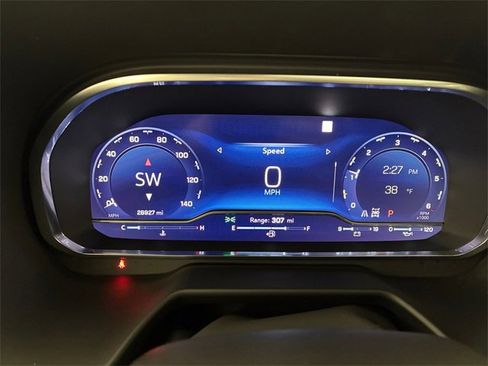 Used 2022 Chevrolet Suburban RST w/ Luxury Package image 25