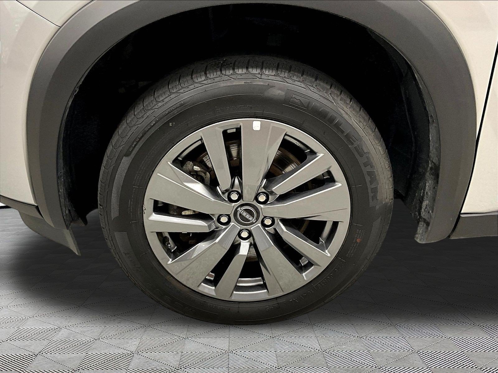 Used 2025 Nissan Pathfinder SV AWD/4WD image 34