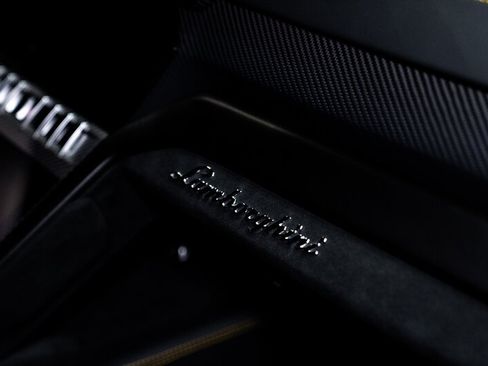 Used 2023 Lamborghini Urus Performante AWD/4WD image 38