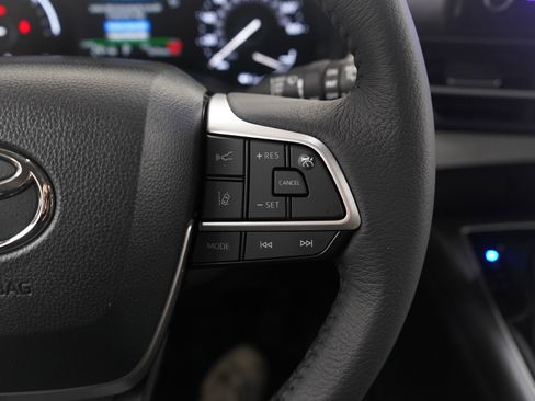 Used 2025 Toyota Sienna XLE image 29