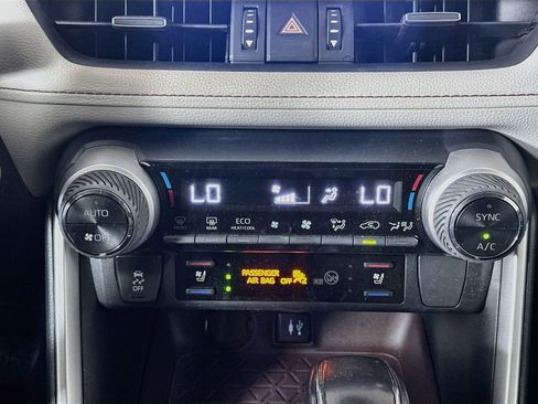 Used 2019 Toyota RAV4 Limited w/ Cold Weather Package FWD image 24