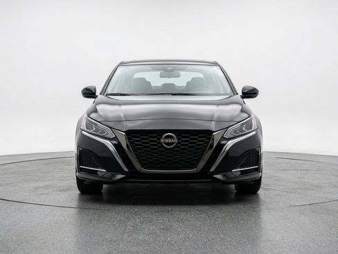 Used 2025 Nissan Altima 2.5 SV image 2