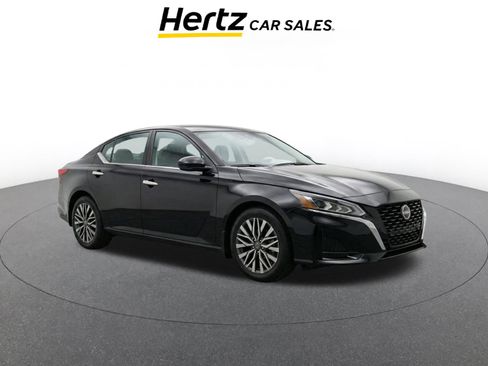 Used 2025 Nissan Altima 2.5 SV image 1