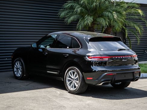 Certified 2026 Porsche Macan AWD/4WD image 3