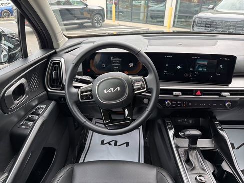 Used 2025 Kia Sorento S image 25
